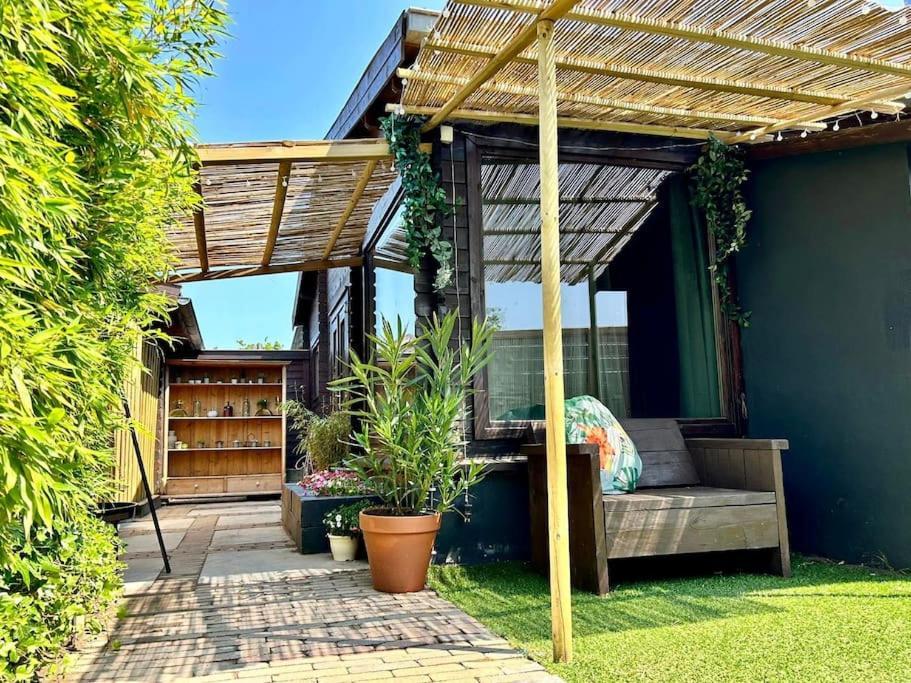 Jungle Style Lodge With Jacuzzi ,Sauna And Garden Near Amsterdam Vijfhuizen Exterior photo