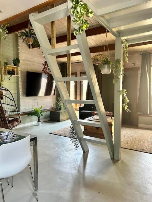 Jungle Style Lodge With Jacuzzi ,Sauna And Garden Near Amsterdam Vijfhuizen Exterior photo