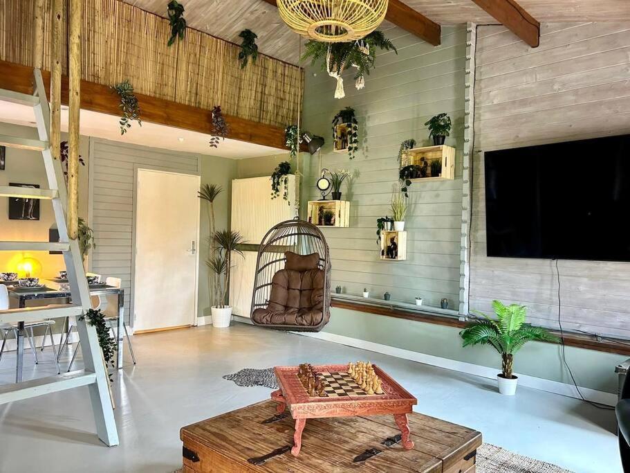 Jungle Style Lodge With Jacuzzi ,Sauna And Garden Near Amsterdam Vijfhuizen Exterior photo