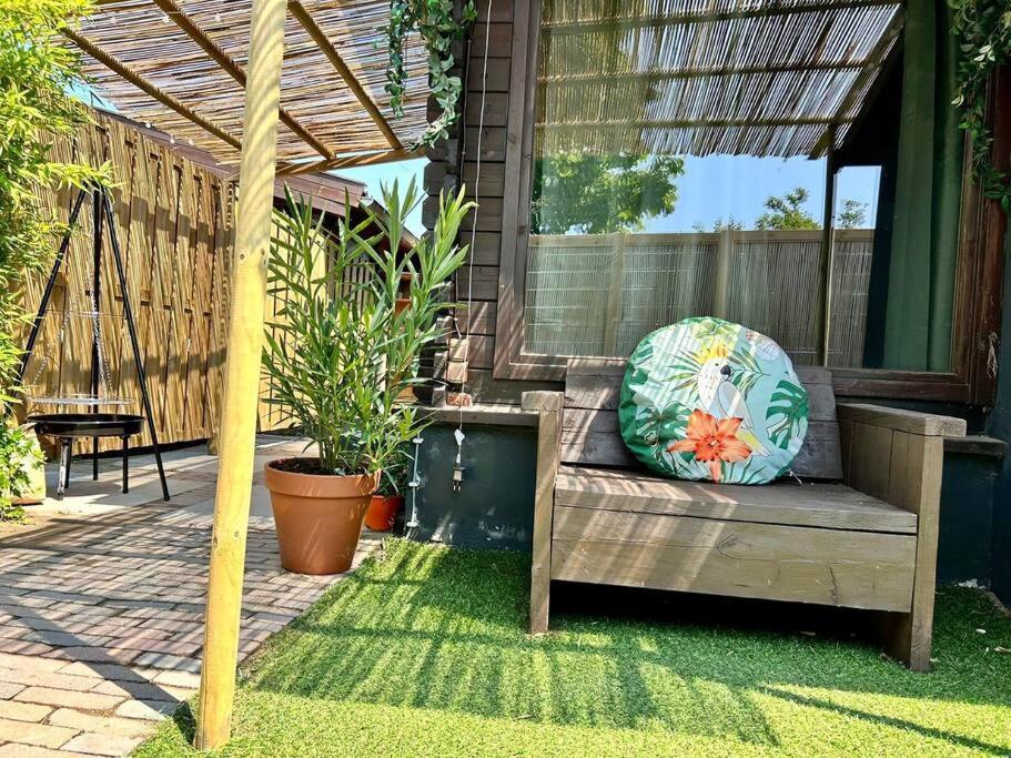 Jungle Style Lodge With Jacuzzi ,Sauna And Garden Near Amsterdam Vijfhuizen Exterior photo