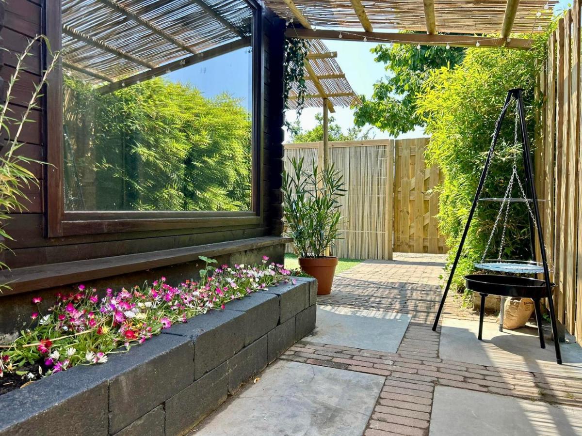Jungle Style Lodge With Jacuzzi ,Sauna And Garden Near Amsterdam Vijfhuizen Exterior photo