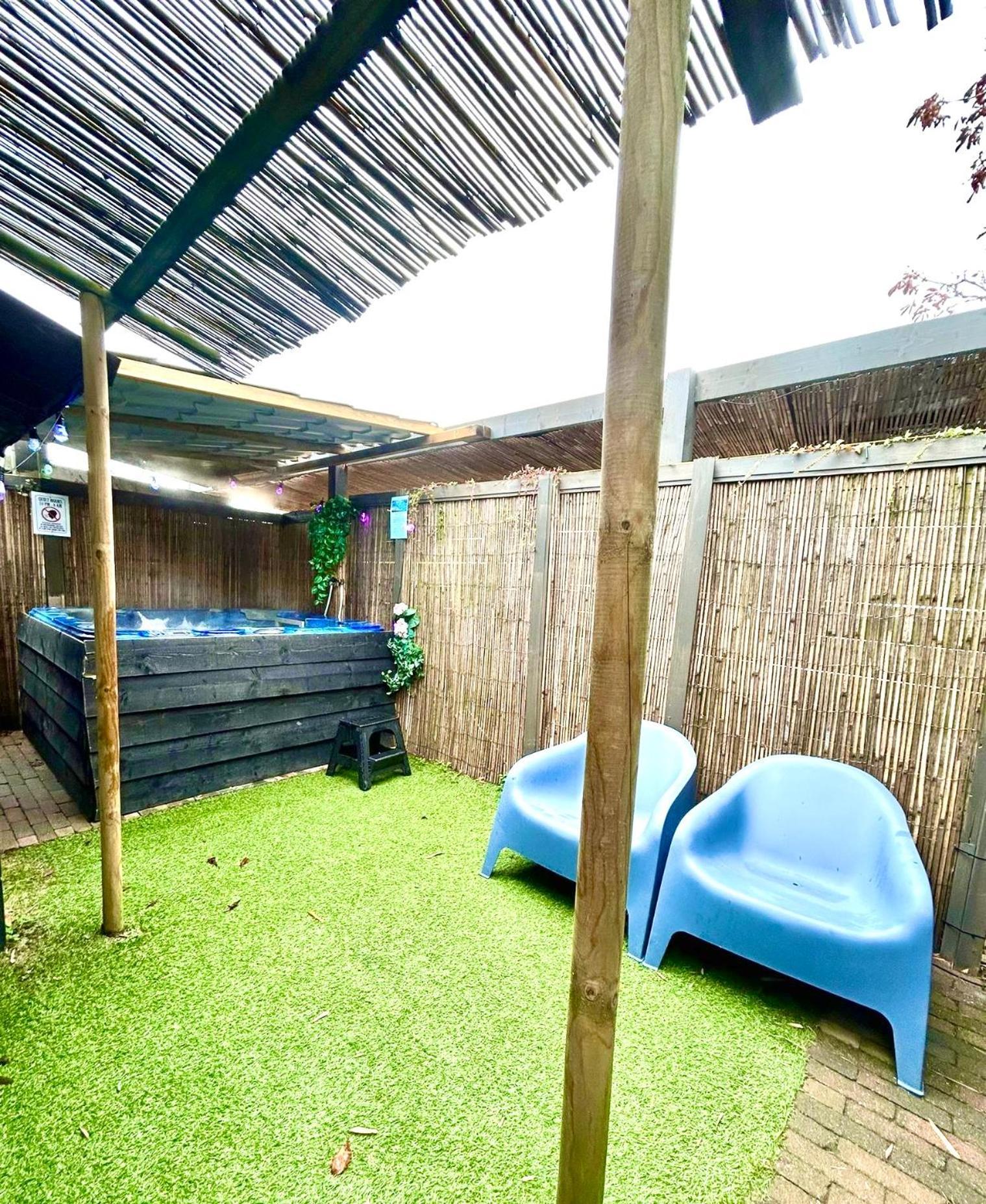 Jungle Style Lodge With Jacuzzi ,Sauna And Garden Near Amsterdam Vijfhuizen Exterior photo